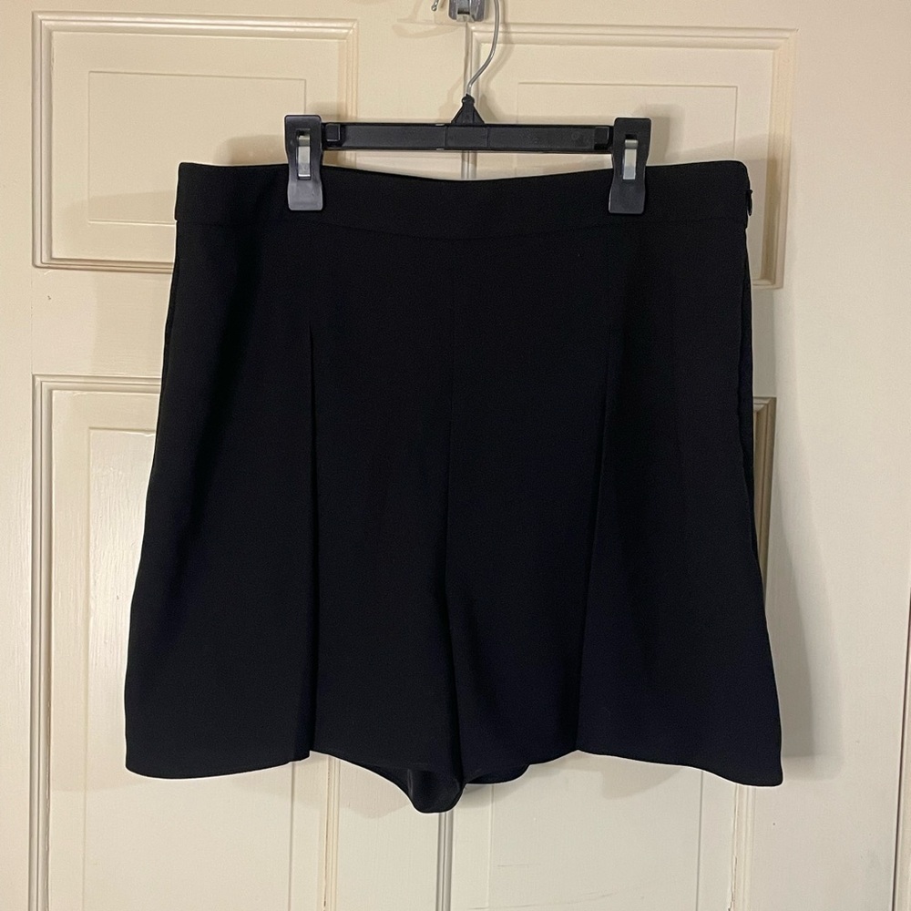 J. Crew Women’s Pleated Short In 365 Crepe Black Size 12 Office Night Out Casual